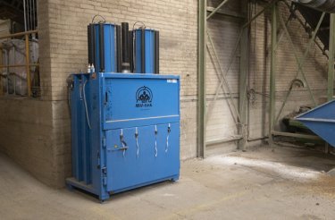 Ballenpresse 2509 in einer industriellen Produktionsumgebung